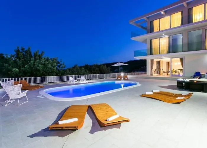 Exclusive With Sea View *