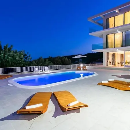 Exclusive With Sea View *