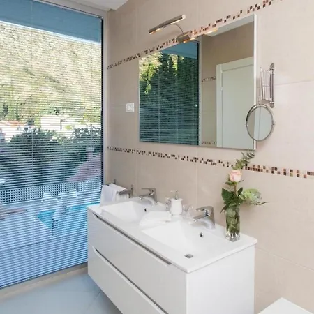 Exclusive With Sea View Zaton (Dubrovnik-Neretva)